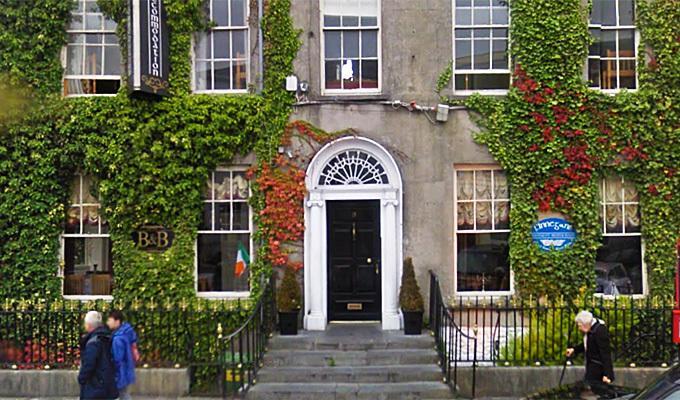 Finnegans Hostel And B&B Accommodation トラリー エクステリア 写真