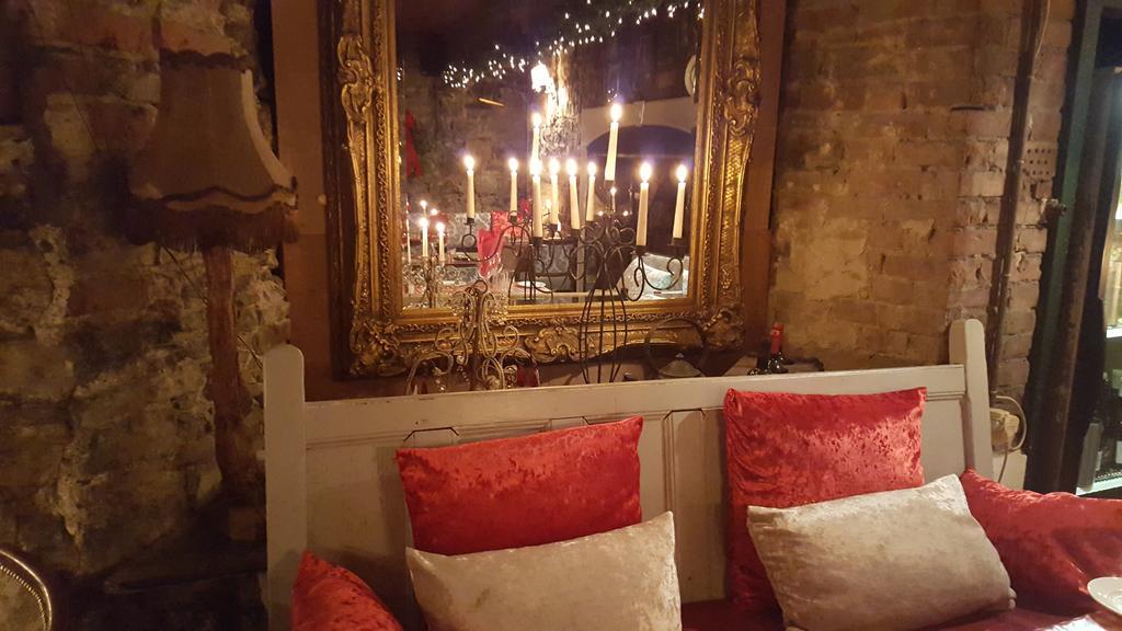 Finnegans Hostel And B&B Accommodation トラリー エクステリア 写真