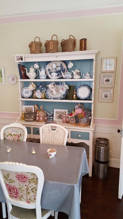 Finnegans Hostel And B&B Accommodation トラリー エクステリア 写真